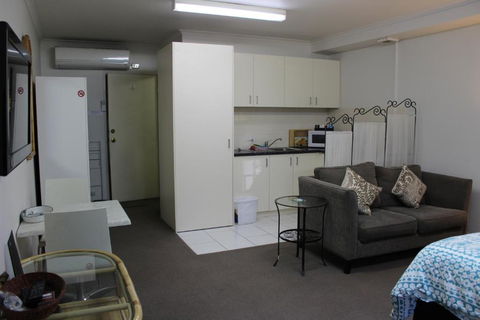 Box Hill Studio Apartment 2 - Darwin Holiday 6