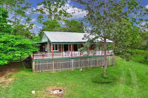 Avalon Noosa Farm Cottages - Darwin Holiday 1