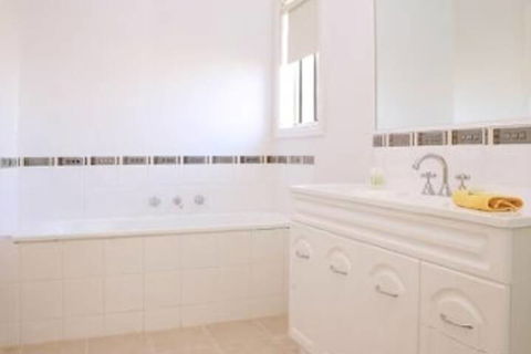 Melton Motor Inn & Apartments - Darwin Holiday 2