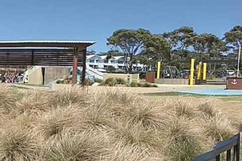 Breeze In Mollymook - Darwin Holiday 1