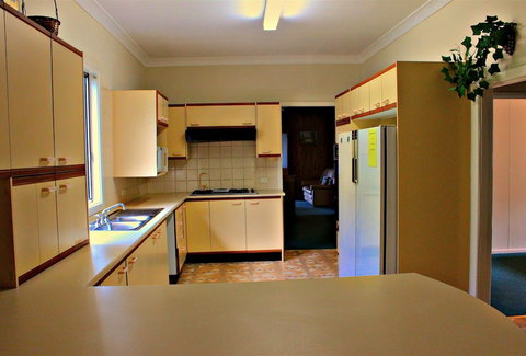 Mountain Top Holiday Home - Darwin Holiday 2