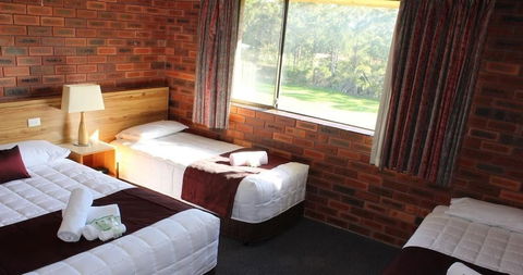 Tabourie Lake Motel - Darwin Holiday 1