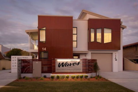 Albany Waves - Darwin Holiday 0