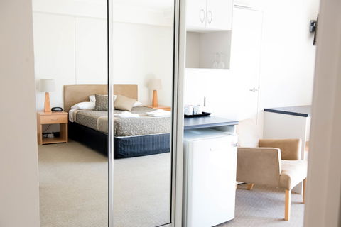 Capella Coach Inn - Darwin Holiday 1