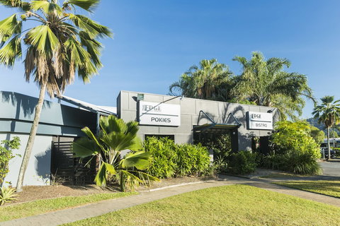 Nightcap At Edge Hill Tavern - Darwin Holiday 3