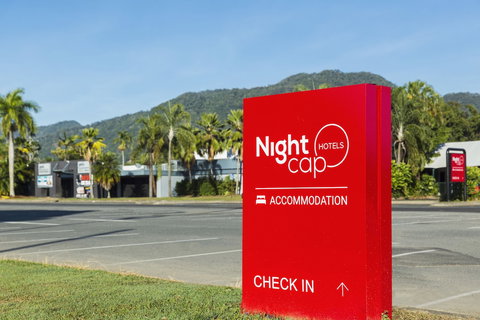 Nightcap At Edge Hill Tavern - Darwin Holiday 0