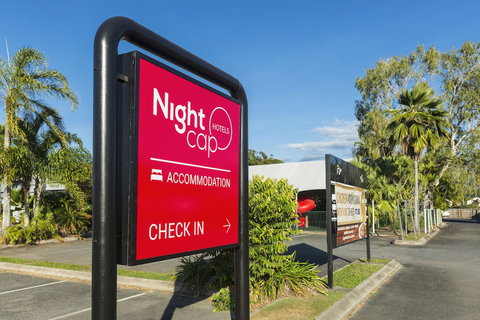 Nightcap At Edge Hill Tavern - Darwin Holiday 2