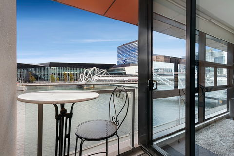 Waterfront Melbourne Apartments - Darwin Holiday 6