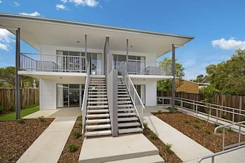 Cooroy Luxury Motel Apartments Noosa - Darwin Holiday 0