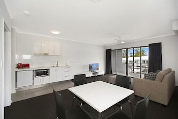 Cooroy Luxury Motel Apartments Noosa - Darwin Holiday 4