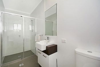 Cooroy Luxury Motel Apartments Noosa - Darwin Holiday 6