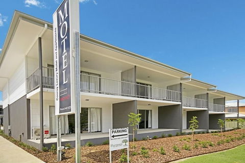 Cooroy Luxury Motel Apartments Noosa - Darwin Holiday 1