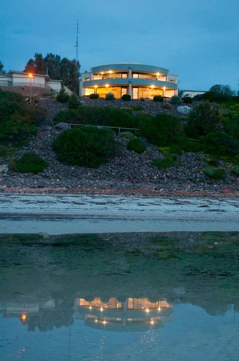 Cliff House Beachfront Villas - Darwin Holiday 6