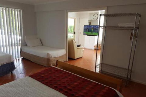 Corlette Poolside Getaway - Darwin Holiday 6