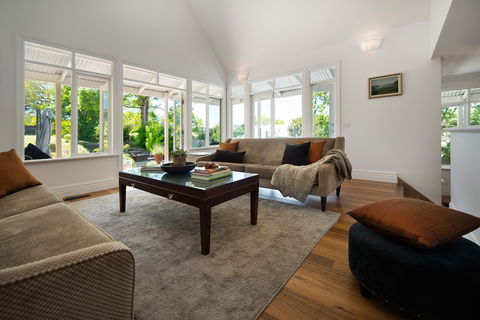 Sades - Darwin Holiday 4