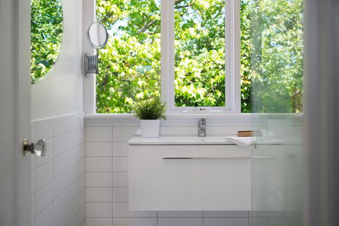 Sades - Darwin Holiday 5