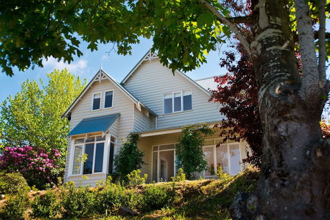 Sades - Darwin Holiday 0