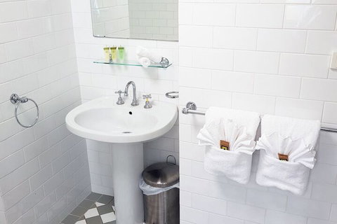 The Drawing Rooms Of Berry - Darwin Holiday 5