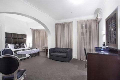 Monte Pio Hotel & Conference Centre - Darwin Holiday 0