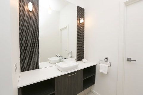 Indulge Apartments CBD - Darwin Holiday 6