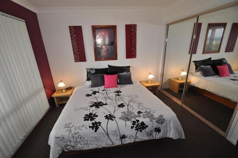 Beachfront Apartments Narooma - Darwin Holiday 5