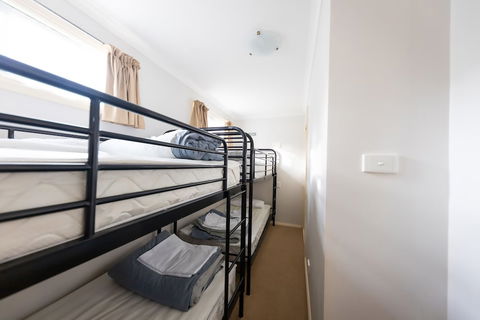 Breeze Holiday Parks - Eildon - Darwin Holiday 5