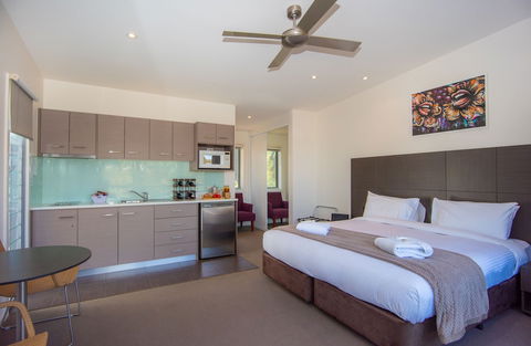 Longview Vineyard - Darwin Holiday 0
