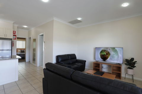 Cadman Motor Inn & Apartments - Darwin Holiday 1