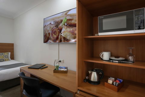 Cadman Motor Inn & Apartments - Darwin Holiday 3