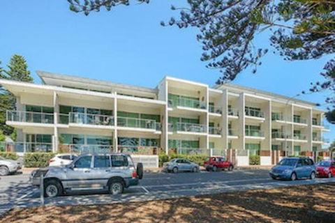 Breeze Beachfront Apartments - Darwin Holiday 0