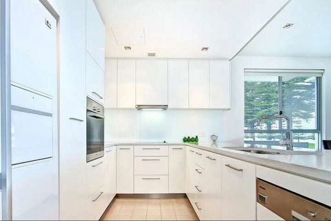 Breeze Beachfront Apartments - Darwin Holiday 6