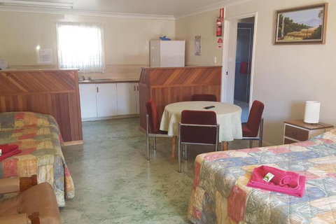 Bronco Motor Inn - Darwin Holiday 2