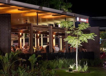 Browns Plains Hotel - Darwin Holiday 3