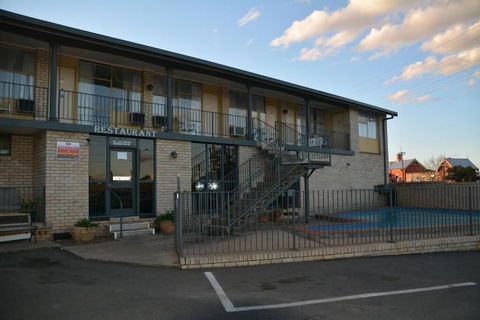 Adrian Motel - Darwin Holiday 1