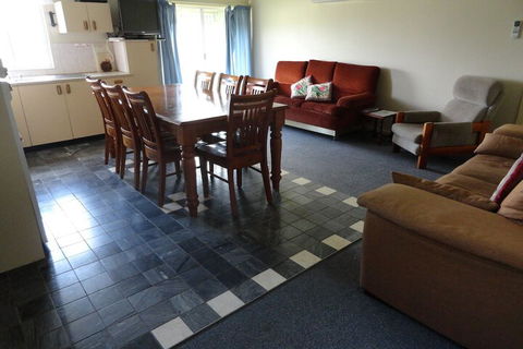 High View Family Cottages - Darwin Holiday 2