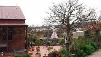 Albury Cottages - Darwin Holiday 0
