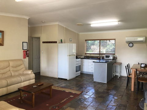 Country Cottages Of Bridgetown - Darwin Holiday 3
