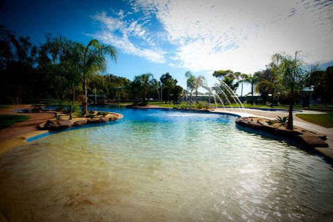Tasman Holiday Parks - Merool On The Murray - Darwin Holiday 2