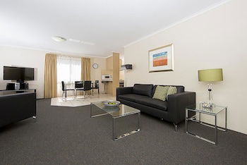 Accommodate Canberra - Kingston Court - Darwin Holiday 0