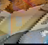 Dove On Freycinet - Darwin Holiday