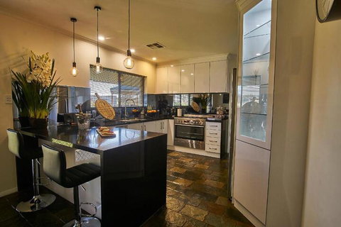 Barossa Elegance - Darwin Holiday 5