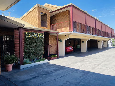 The Cottage Motor Inn Albury - Darwin Holiday 1