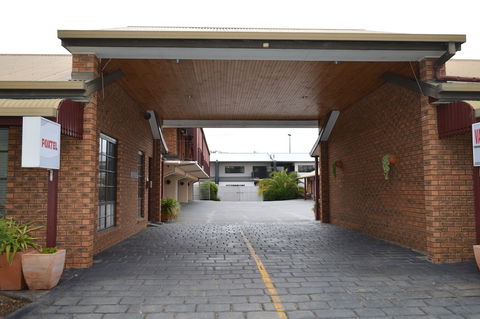 The Cottage Motor Inn Albury - Darwin Holiday 2