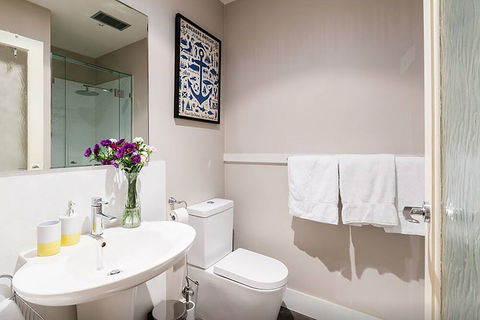 Anchor On Little Collins - Southern - Darwin Holiday 5