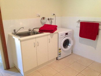 Clarevale Cottage B&B - Darwin Holiday 0