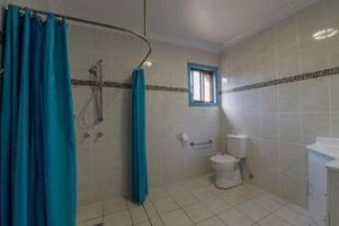 CBD Accommodation Tamworth - Darwin Holiday 0