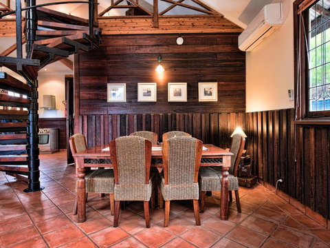 Oak Tree Barn Bridgetown - Darwin Holiday 1