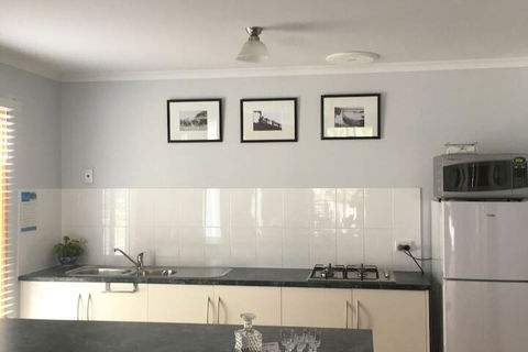 Lazy Days Bed & Breakfast Cottage - Darwin Holiday 2