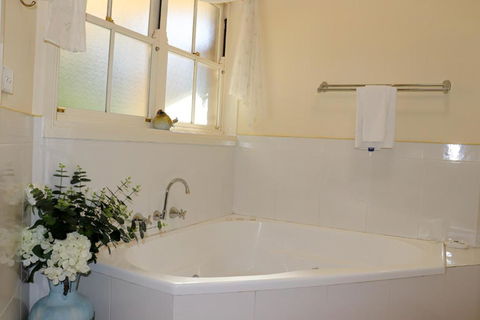 Plumes On The Green Boutique Bed & Breakfast - Darwin Holiday 5