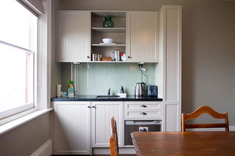 Old Bishops Quarters Hobart - Darwin Holiday 6